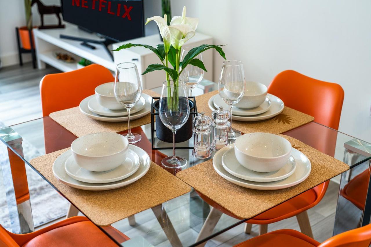 Ashview 8 - Heathrow - Business - Free Parking Apartment Staines-upon-Thames Bagian luar foto